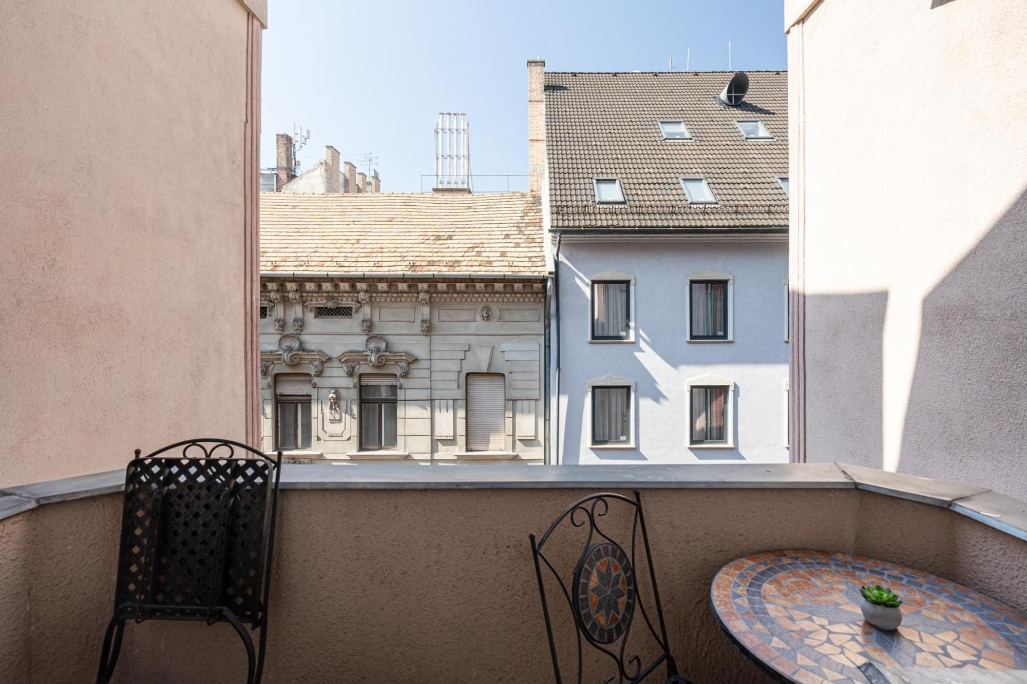 Dorsett Heights Apartment Budapeste Exterior foto